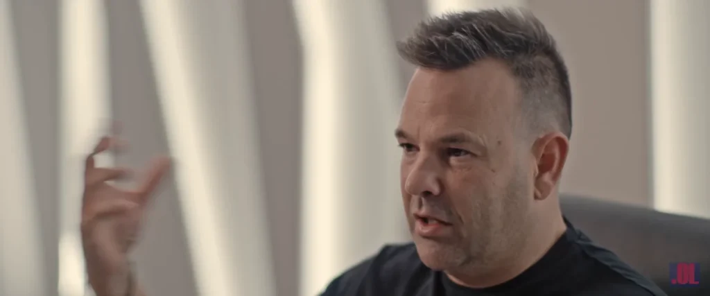 osé Elías Navarro es un empresario e inversor español, conocido por ser el fundador y presidente de Audax Renovables y el propietario de la cadena de supermercados La Sirena