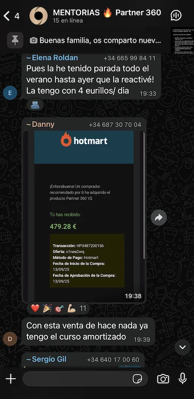 Conversación en el grupo de mentorías de Partner 360 donde los estudiantes comparten sus ventas, resultados y experiencias positivas dentro del programa