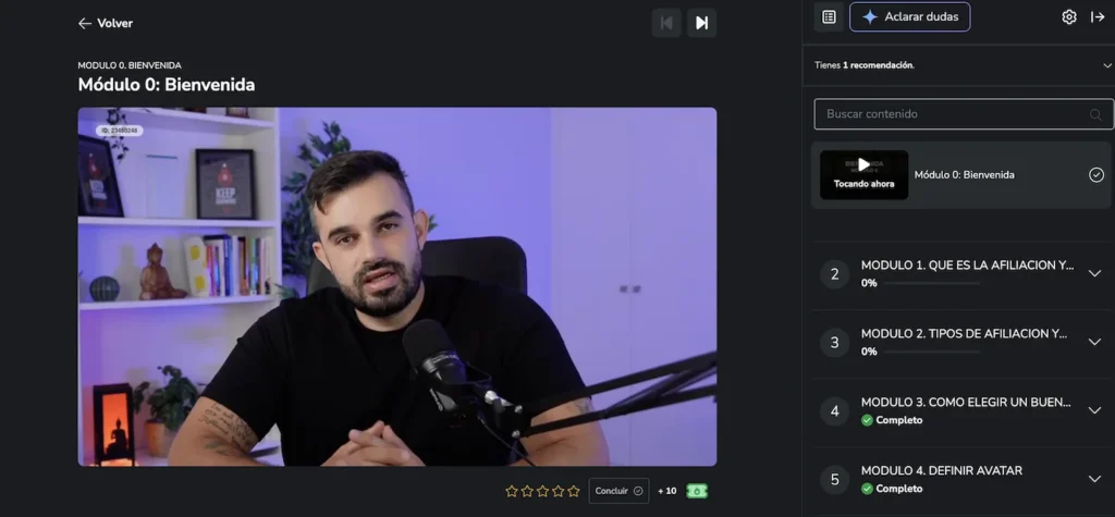 Imagen de la clase de bienvenida del curso Partner 360 impartida por Fabio Serna, donde se explica cómo funciona la plataforma y el enfoque de la formación